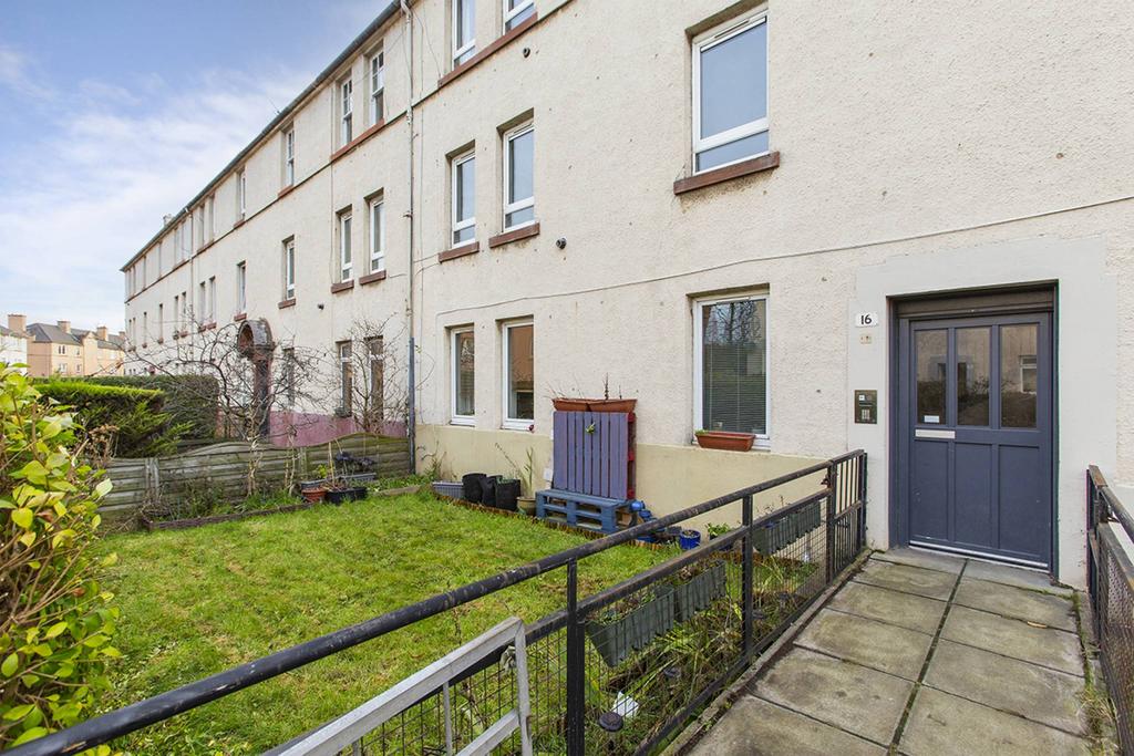 16/1 Stenhouse Avenue West, Stenhouse, Edinburgh, EH11 3EU 1 bed ground
