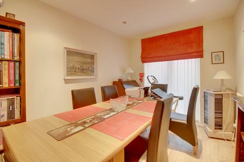 2 College View, Leeds, LS12 3LT