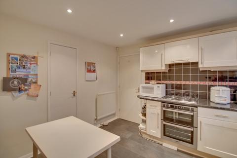 2 College View, Leeds, LS12 3LT