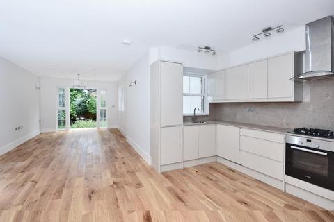 3 bedroom flat for sale, Milton Park, Highgate