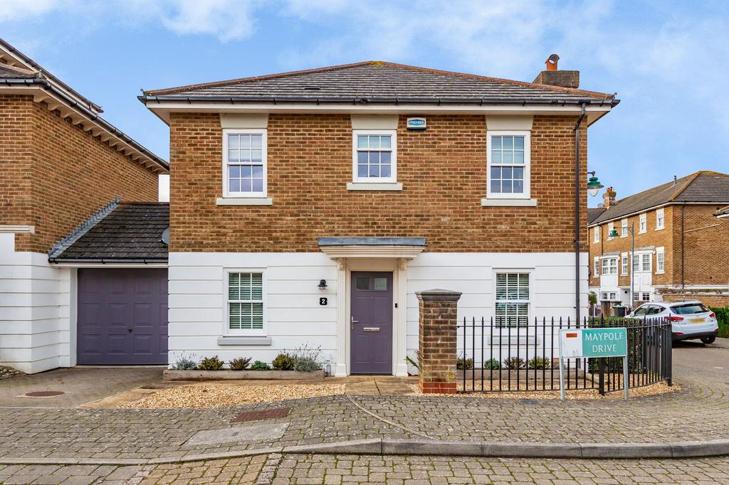Maypole Drive, Kings Hill, ME19 3 bed link detached house for sale £