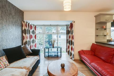 2 bedroom flat for sale - Murray Court, Cornmill View, Horsforth, Leeds, West Yorkshire, LS18