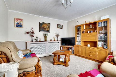 83 Queens Gardens, Dartford, DA2 6HZ