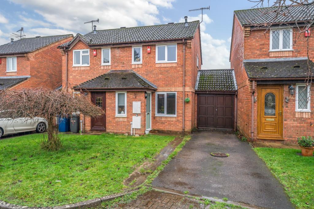 Farnham 2 bed semidetached house for sale £335,000