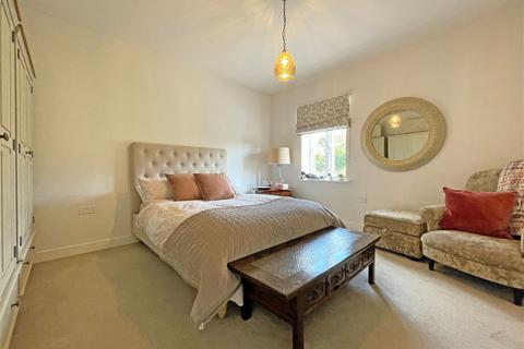 2 bedroom semi-detached bungalow for sale - Harvest Road, Market Harborough, LE16 9FN
