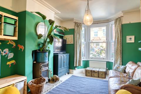 10 Bartlett Road, Gravesend, DA11 7LU