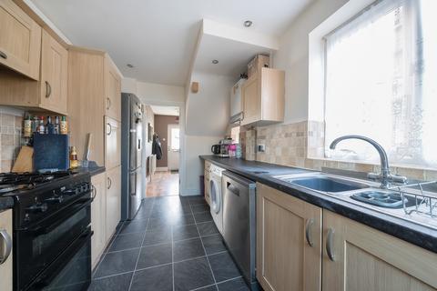 35 Rydes Avenue, Guildford, GU2 9SR