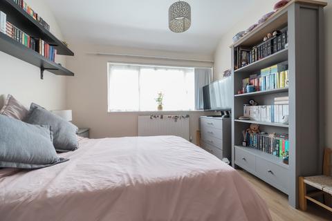 35 Rydes Avenue, Guildford, GU2 9SR