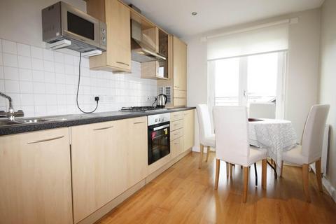 2 bedroom flat to rent, Easter Road, Edinburgh, EH7