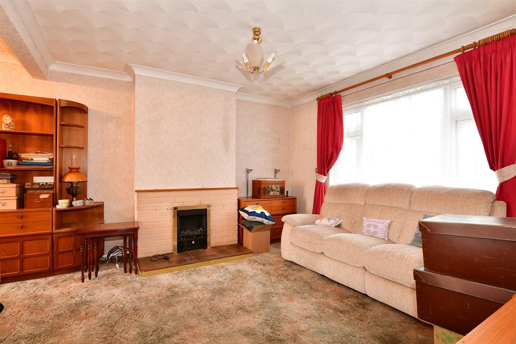 Snodhurst Avenue, Walderslade, Chatham, Kent 3 bed semidetached house