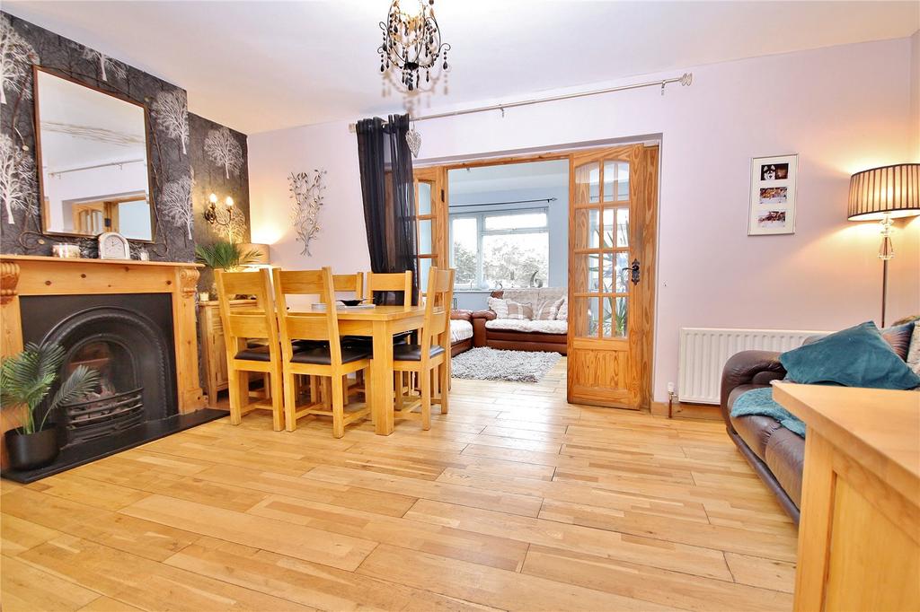 Shackleford Road, Woking, Surrey, GU22 3 bed semidetached house for