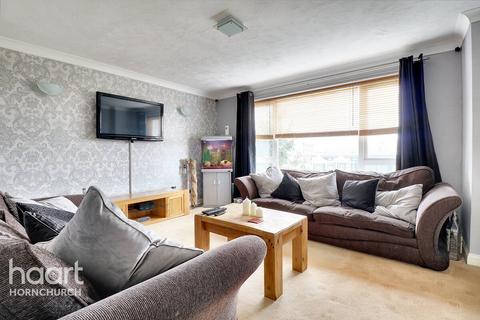 3 bedroom townhouse for sale - Apollo Close, Hornchurch