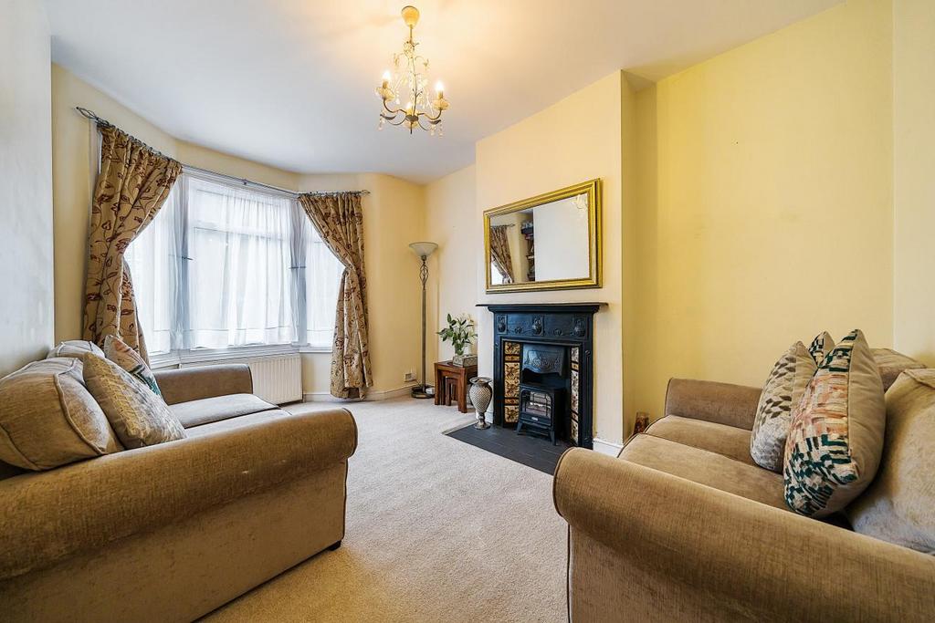 Wimbledon Road, Earlsfield 3 bed terraced house for sale £700,000
