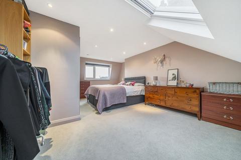 26 The Quadrant, London, SW20 8SP