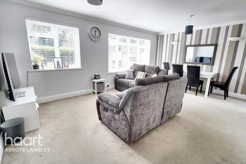 2a Lower Tail, Carpenders Park, Watford, WD19 5DD