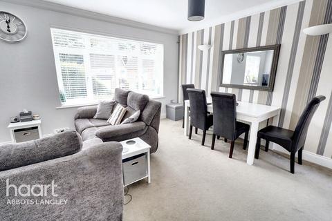 2a Lower Tail, Carpenders Park, Watford, WD19 5DD