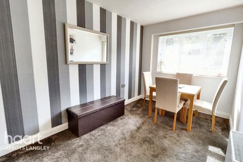 2a Lower Tail, Carpenders Park, Watford, WD19 5DD