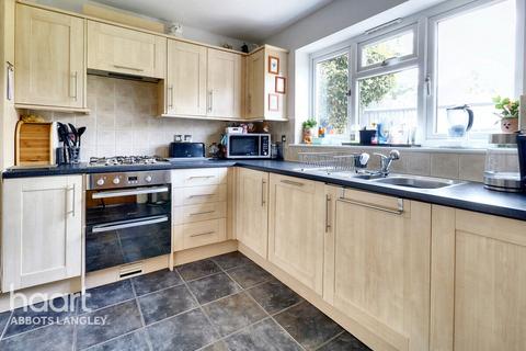 2a Lower Tail, Carpenders Park, Watford, WD19 5DD