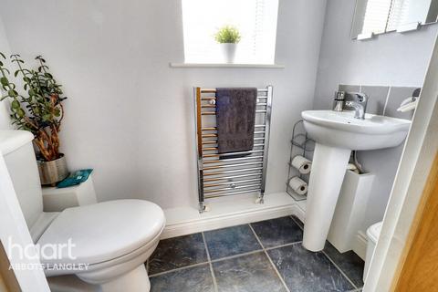 2a Lower Tail, Carpenders Park, Watford, WD19 5DD