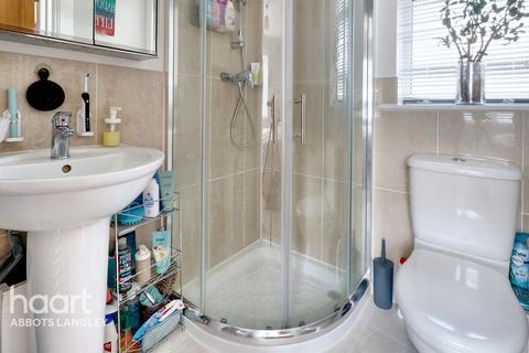 2a Lower Tail, Carpenders Park, Watford, WD19 5DD