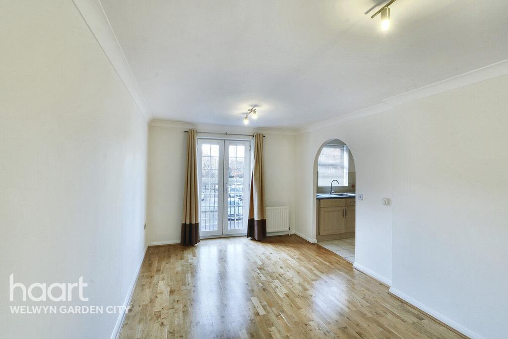 Bridge Court, Welwyn Garden City 2 bed apartment for sale £285,000