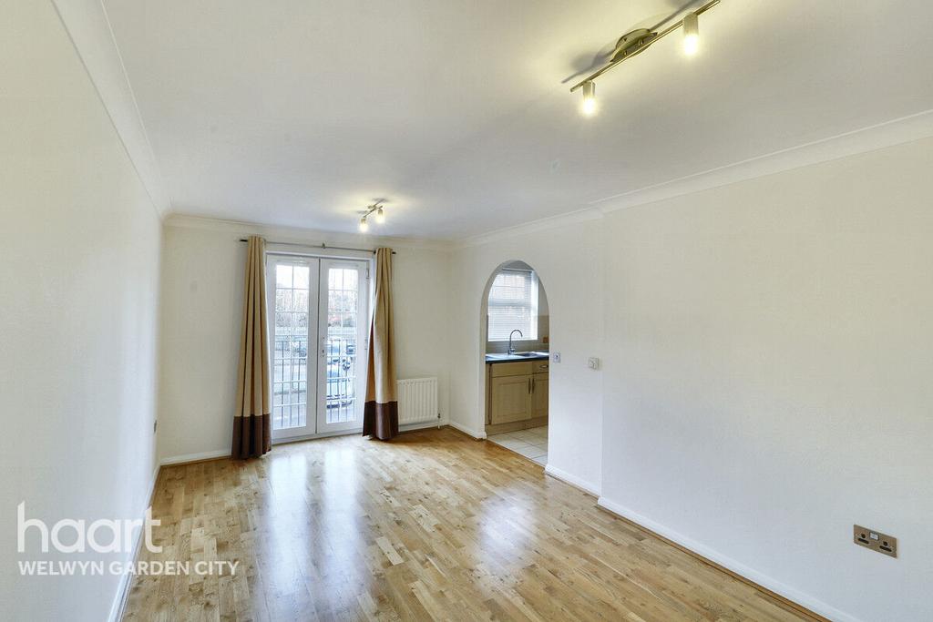 Bridge Court, Welwyn Garden City 2 bed apartment for sale £285,000