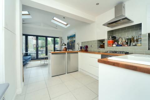 2 bedroom end of terrace house for sale - Cheam Common Road, Worcester Park, KT4
