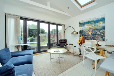 2 bedroom end of terrace house for sale, Cheam Common Road, Worcester Park, KT4