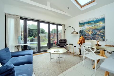 69 Cheam Common Road, Worcester Park, KT4 8TE