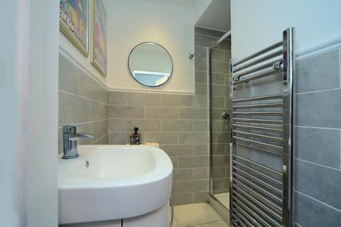 69 Cheam Common Road, Worcester Park, KT4 8TE