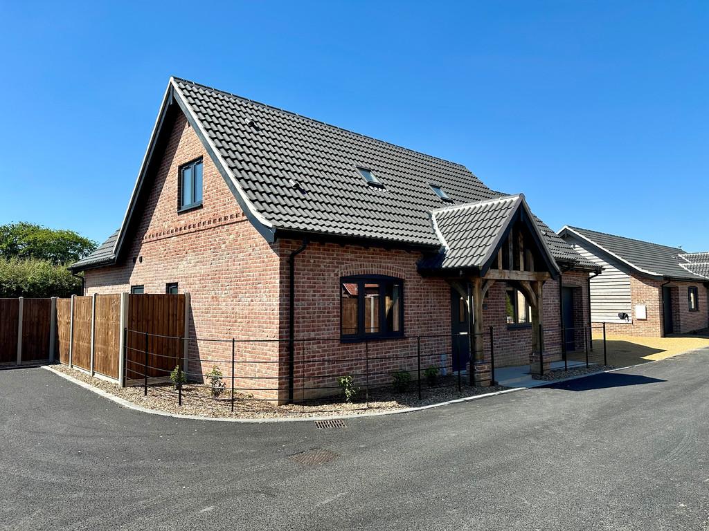 Banham Village, Close to Amenities 3 bed chalet for sale £470,000