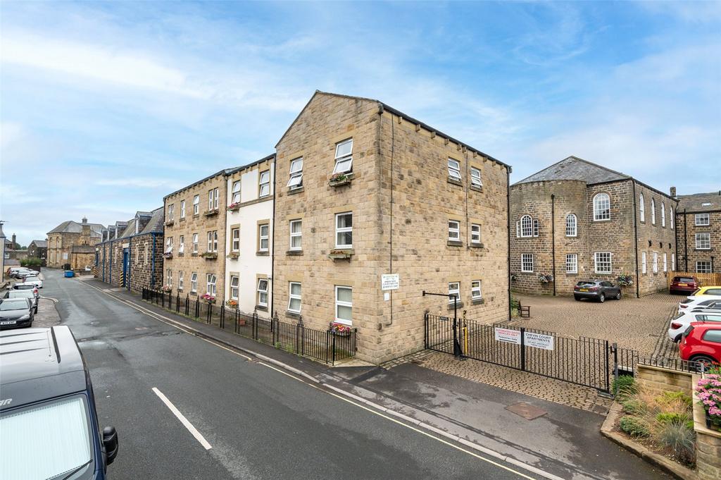 Chevin Court, Otley, West Yorkshire... 1 bed retirement property £135,000