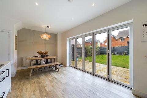 19 Acre Drive, Finchwood Park, Wokingham, RG40 4AR