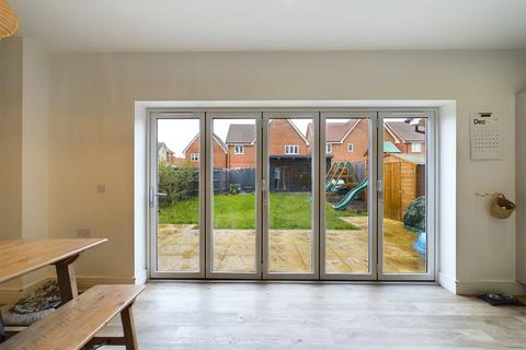 19 Acre Drive, Finchwood Park, Wokingham, RG40 4AR