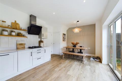 19 Acre Drive, Finchwood Park, Wokingham, RG40 4AR