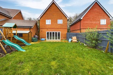 19 Acre Drive, Finchwood Park, Wokingham, RG40 4AR