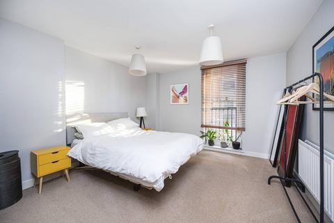 1 bedroom flat to rent - Gaumont Tower, Dalston, London, E8