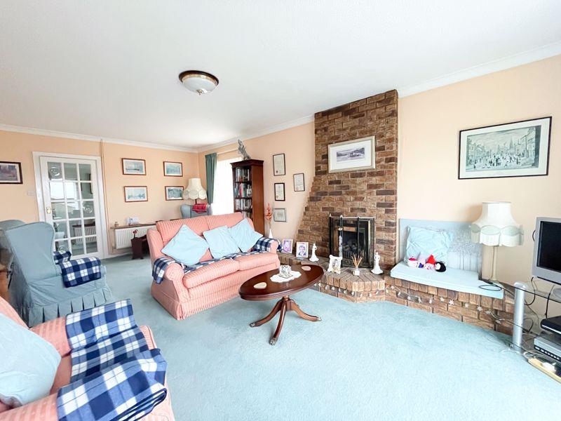 8 Marine Drive, Ogmore by Sea, The Vale of CF32 0PJ 3 bed