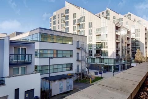 2 bedroom flat for sale, Osiers Road, London, SW18