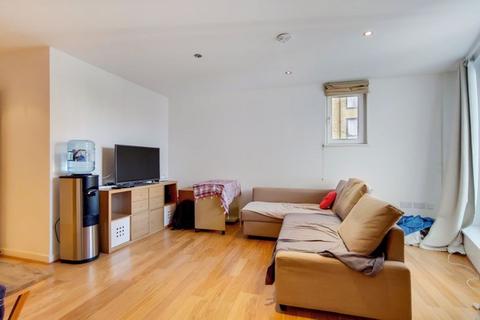 2 bedroom flat for sale, Osiers Road, London, SW18