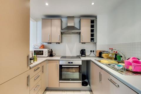 2 bedroom flat for sale, Osiers Road, London, SW18