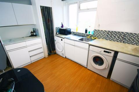 2 bedroom flat for sale, Dabbs Hill Lane, Northolt