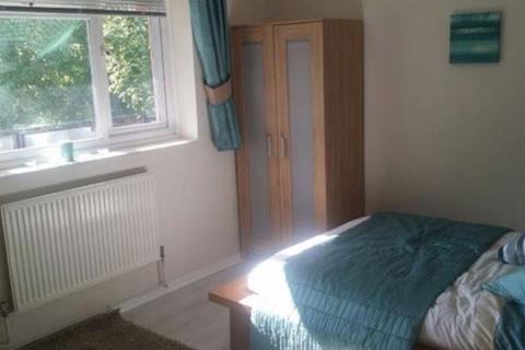 2 bedroom flat for sale, Dabbs Hill Lane, Northolt