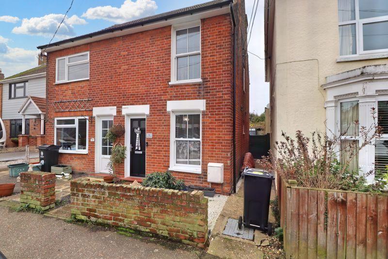 Eastern Road, Brightlingsea, CO7 2 bed house for sale £240,000