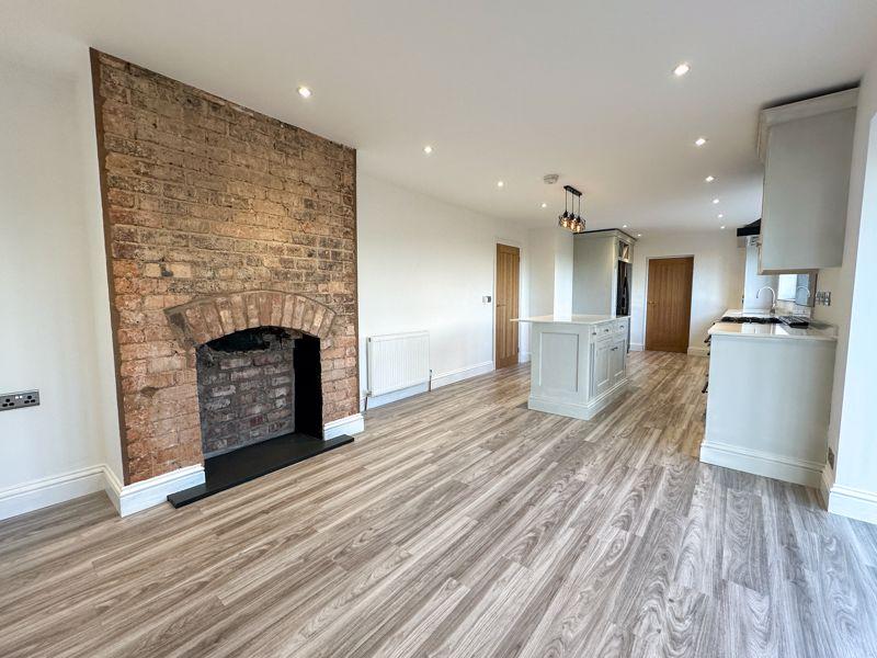 Folly Lane, Cheddleton, Staffordshire, ST13 3 bed detached house for