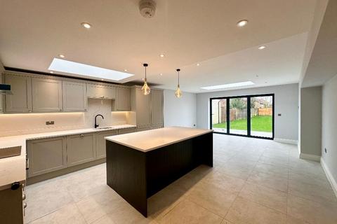 3 bedroom end of terrace house for sale, Ampthill Road, Flitwick, Bedfordshire, MK45 1AZ