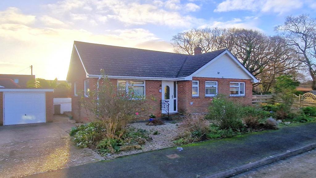 Pelham Close, Bembridge, Isle of Wight, PO35 5TS 3 bed detached