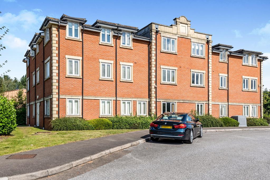 Royal Earlswood Park 2 bed apartment £1,575 pcm (£363 pw)