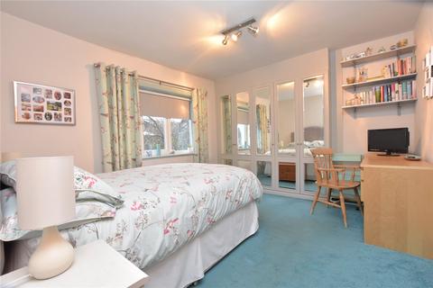 4 bedroom semi-detached house for sale - Moor Park Drive, Leeds, West Yorkshire