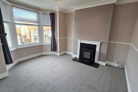 2 bedroom flat to rent, 15 Victoria Park Avenue